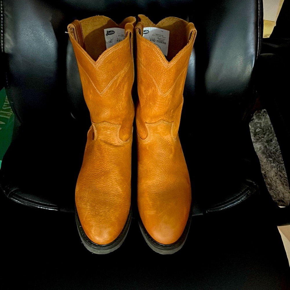 Justin work boots brand new without tags.